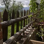 скендерова къща къщичка алиса Guest house Leshten