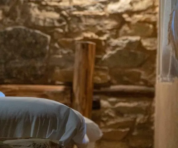 Maison d'hôtes скендерова къща къщичка алиса Leshten